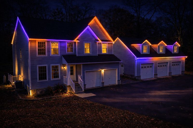 Permanent lighting track and LED detail